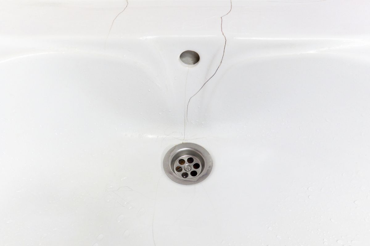 Products For Cracked Sink Repairs in use